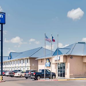 Days Inn & Suites By Wyndham Laredo